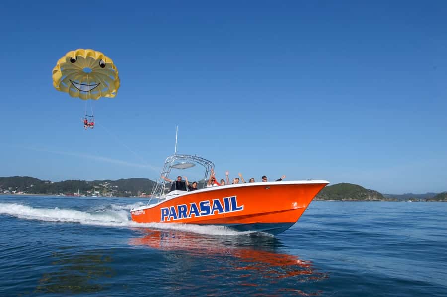 Bay of Islands: Parasail, Paihia and Russell - The Gentle Lift from the Boat