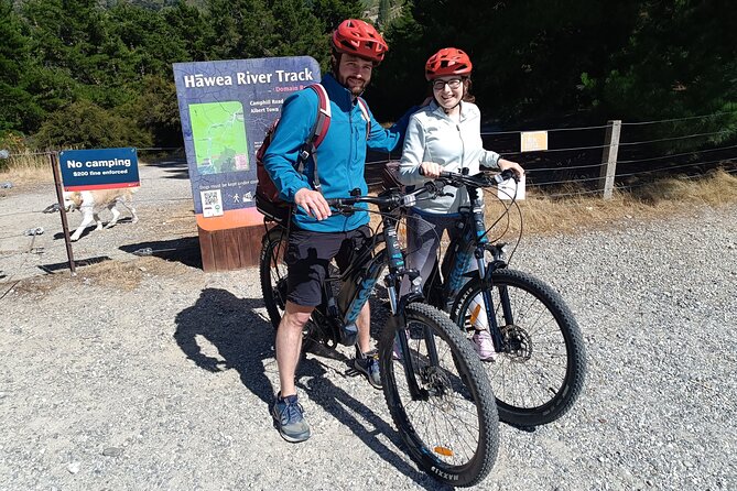 Bike the Wanaka and Hawea Trails - The Pembroke Patisserie stop in Albert Town