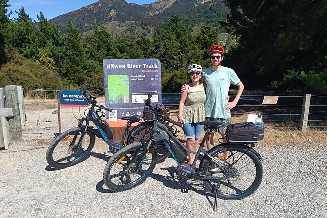 Bike the Wanaka and Hawea Trails - Riding into Wanaka beside the lake