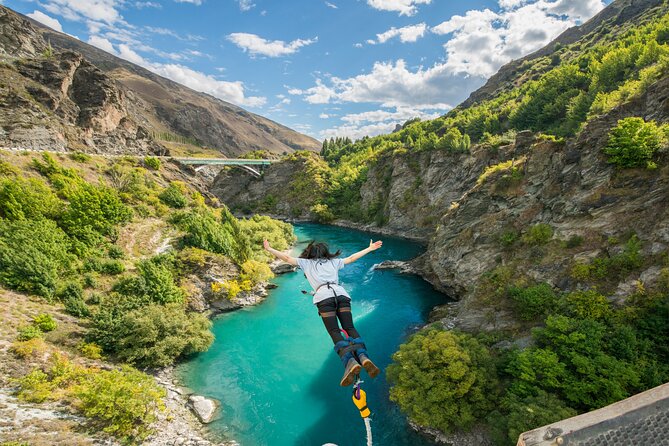 Bike & Wine Tour: Arrowtown to Valley of the Vines - The shuttle pickup is a small feature with a big benefit