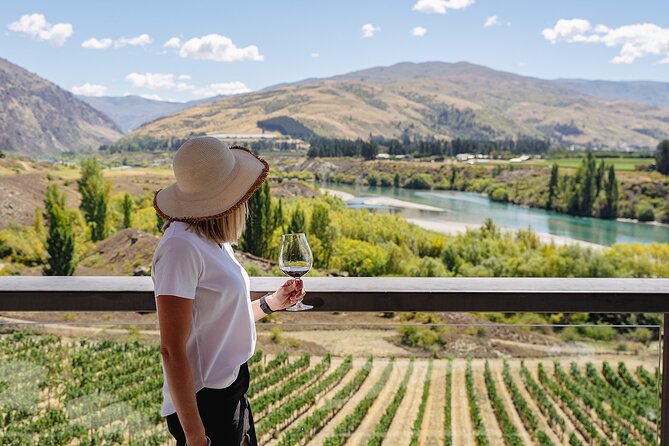 Boutique Wine Tour - visit Central Otago, 4 Wineries & Lunch - First glasses in the Gibbston Valley
