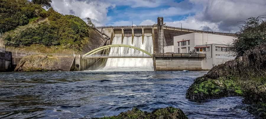 Cambridge: Waikato River 45-Minute Extreme Jet Boat Ride - The safety briefing and V8 launch