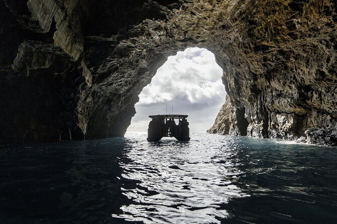 Cathedral Cove Coast and Cave Activity - Why the boat is the right way to see Cathedral Cove