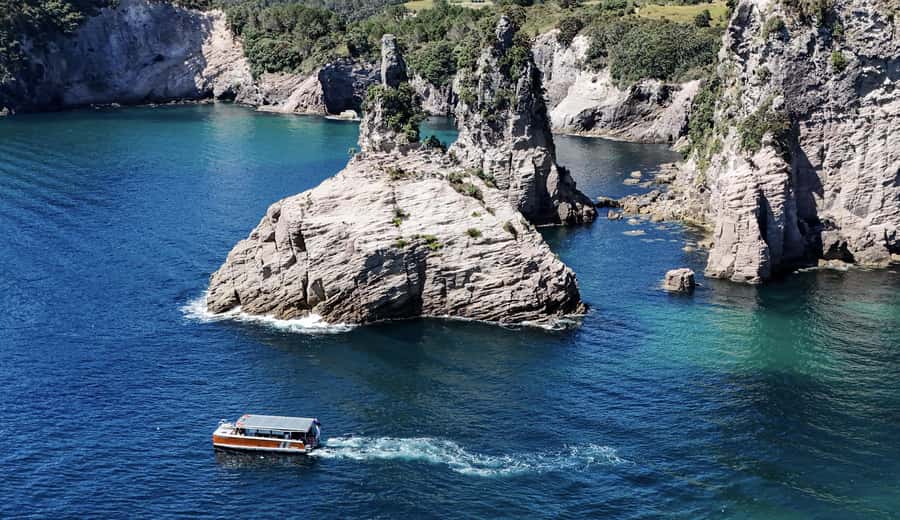 Cathedral Cove Coast and Cave Tour - Why the boat is the best way to see Cathedral Cove