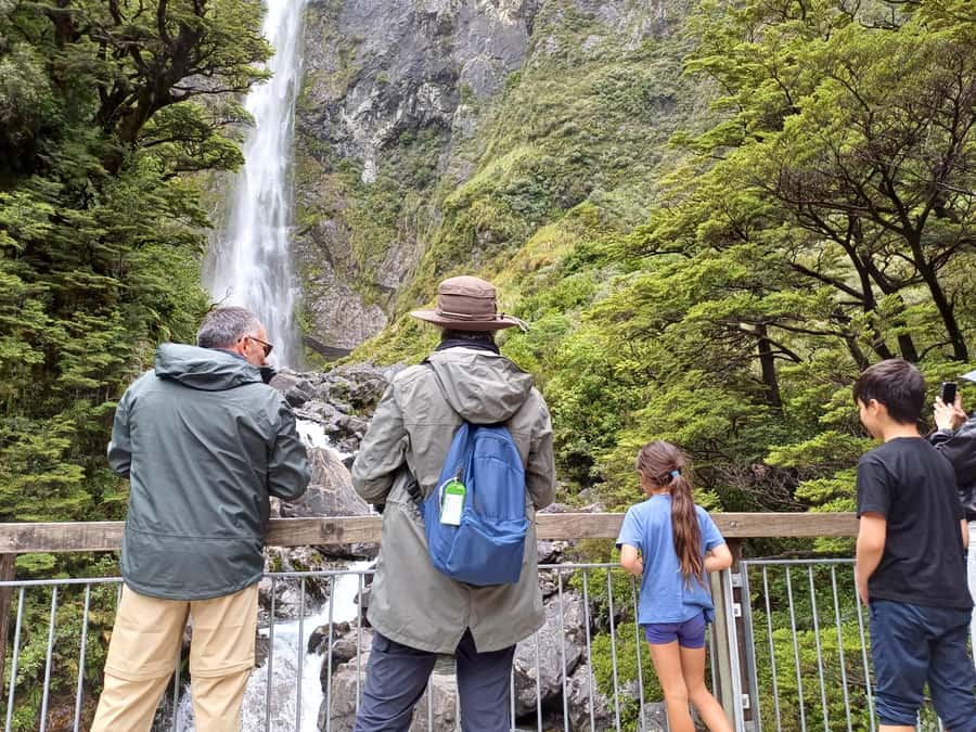 Christchurch: Arthur's Pass & Castle Hill Scenic Day Tour - Lake Lyndon and Porters Pass