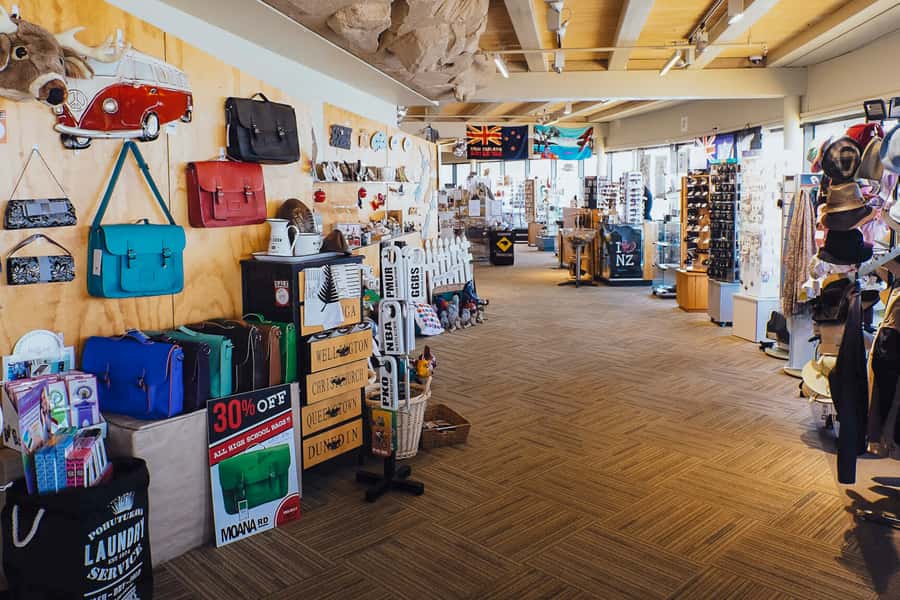 Christchurch: Gondola Ride - Red Rock Café and the summit shop