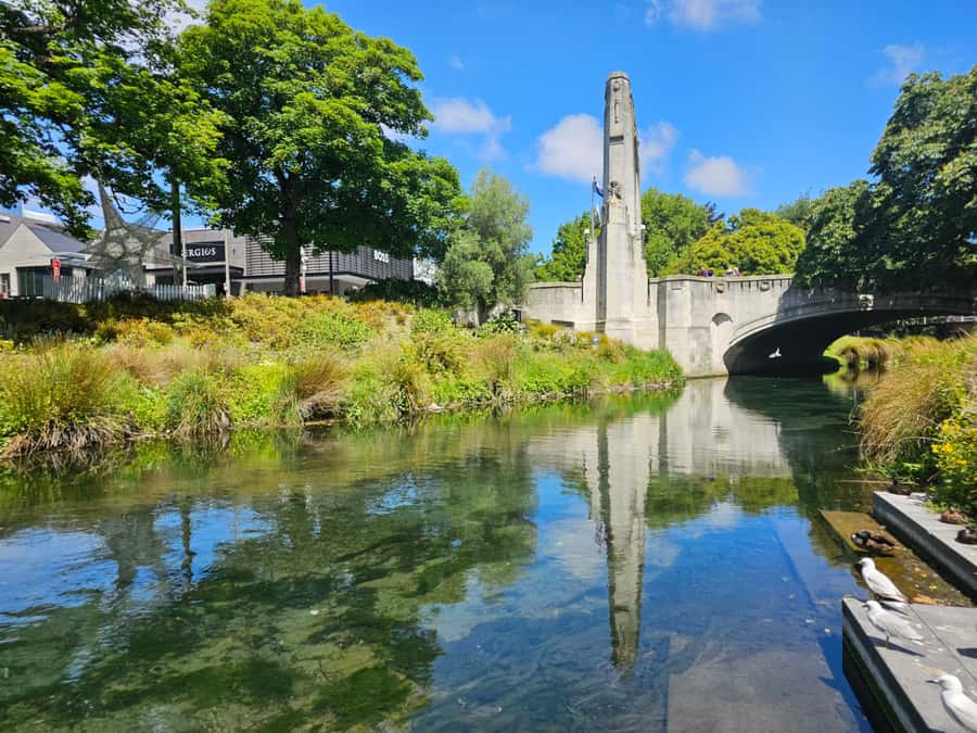 Christchurch: Ōtautahi Meander Walking Tour with Tastings - Christchurch history, including the earthquake