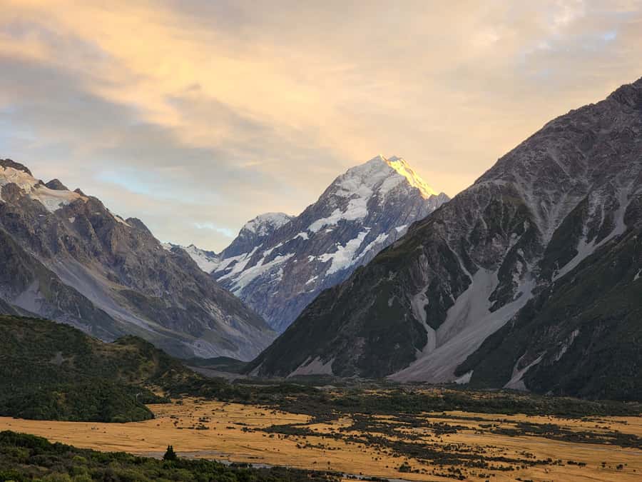 Christchurch to Mt Cook via Lake Tekapo (1 way) - Leaving Christchurch before the day gets busy