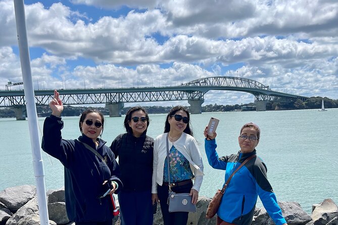 City Express - Tamaki Drive and Bastion Point: Auckland beside the water