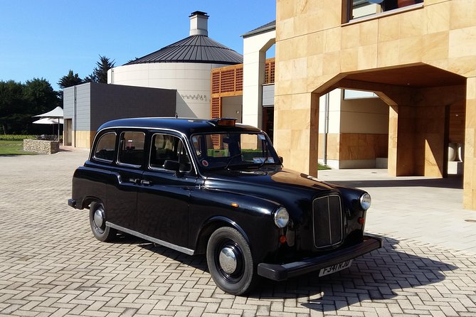 Deco City Black Cab Tours and Shuttles - A black cab is a fun way to see Napier