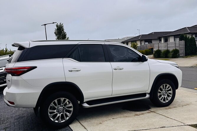 Direct & Quick Auckland Airport Transfer to/from Hotel in SUV - Child seats and extra destinations