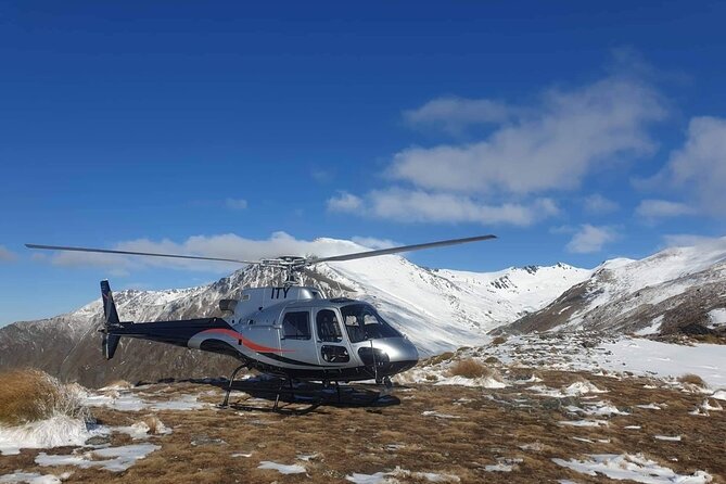 Discover Doubtful Sound // Helicopter Scenic Flight from Te Anau - Flying into Fiordland National Park