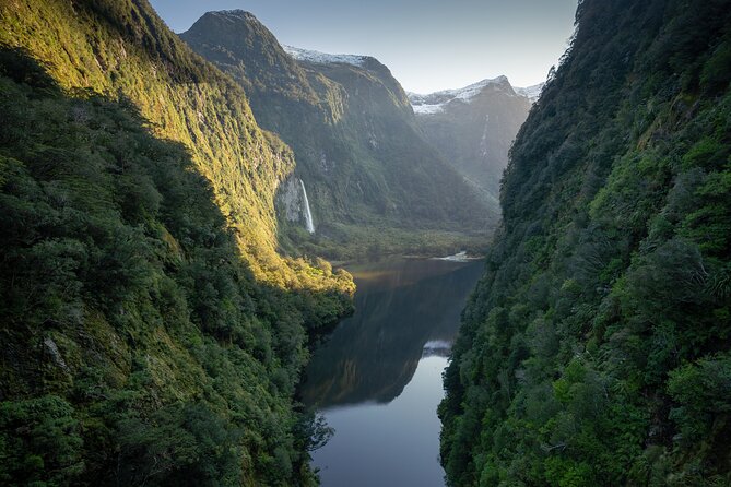 Discover Doubtful Sound // Helicopter Scenic Flight from Te Anau - The first views: Lake Manapouri