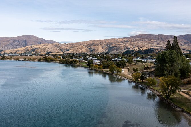 Dunedin to Queenstown One Way Tour Including Taieri Gorge Train - Cromwell brings produce and heritage together