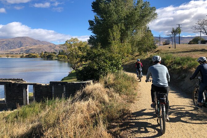 ebike tour lake Dunstan wine tasting - Pickup from Wanaka and the 10 am start