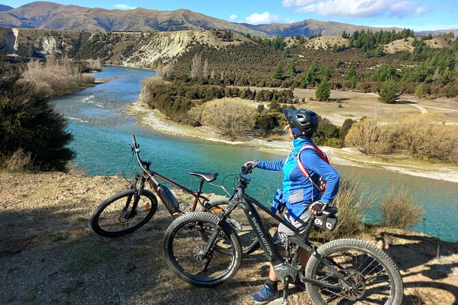 ebike tour lake Dunstan wine tasting - Weather, cancellation, and practical planning