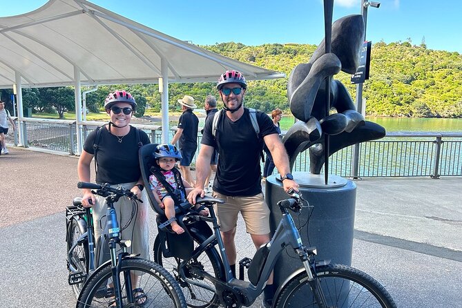 eRide Waiheke 5 bays ride - Vineyards and food stops along the way