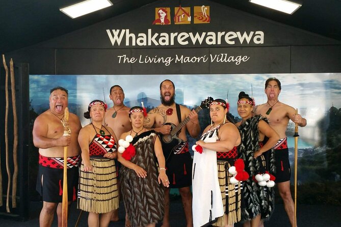Ex Auckland: Rotorua Māori Village with Haka and Hot Springs - Whakarewarewa Māori Village and the haka