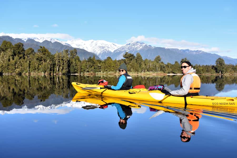 Franz Josef: 3-Hour Kayak Tour on Lake Mapourika - What the guides add to the experience