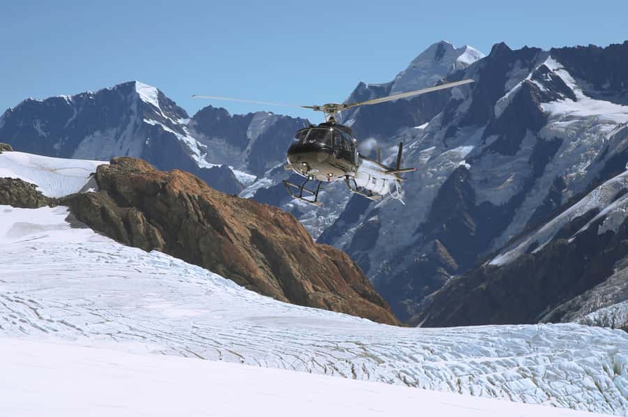 Franz Josef: 30-min Flight Franz Josef & Tasman Glaciers - Crossing the Main Divide at Centennial Hut