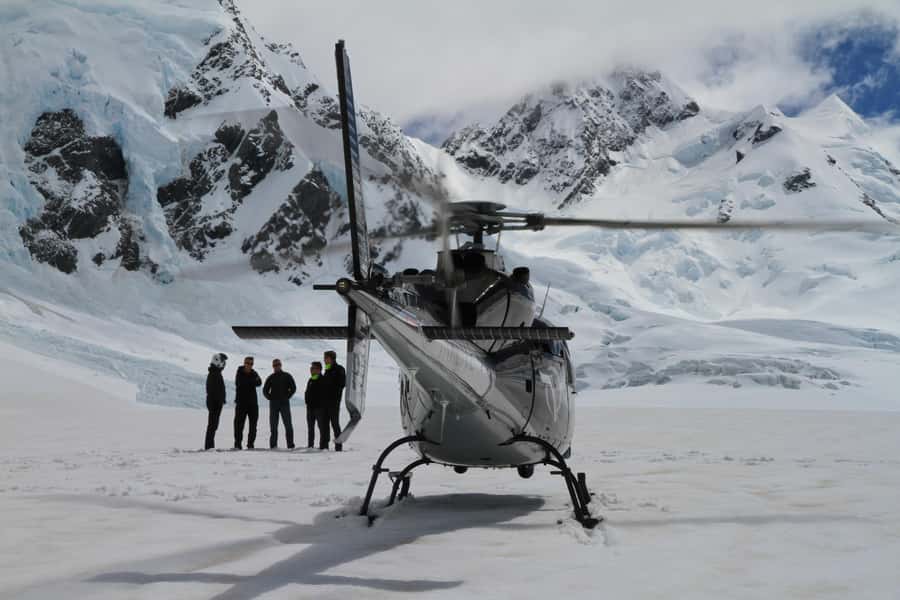 Franz Josef: 30-min Flight Franz Josef & Tasman Glaciers - Who will enjoy this experience most?