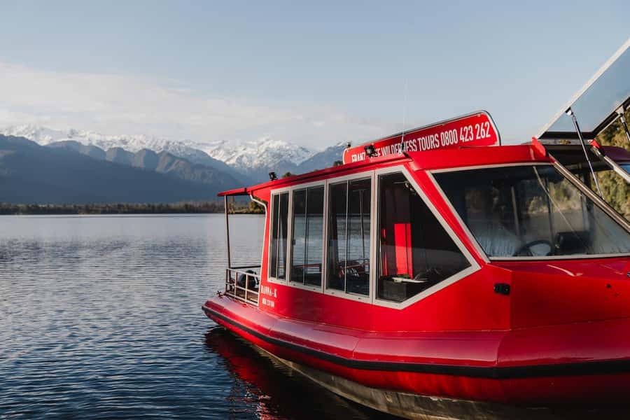 Franz Josef Glacier: 2.5-Hour Lake Mapourika Cruise and Walk - Cruising across Lake Mapourika