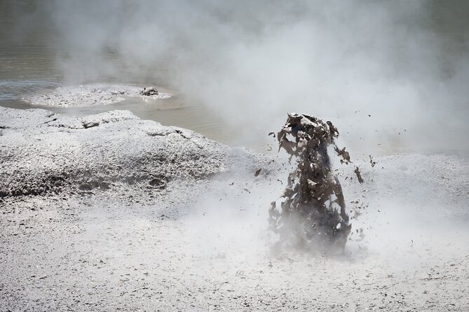 From Auckand: Waiotapu and Polynesian Spa Rotorua Day Tour - A short look at Rotorua before the spa