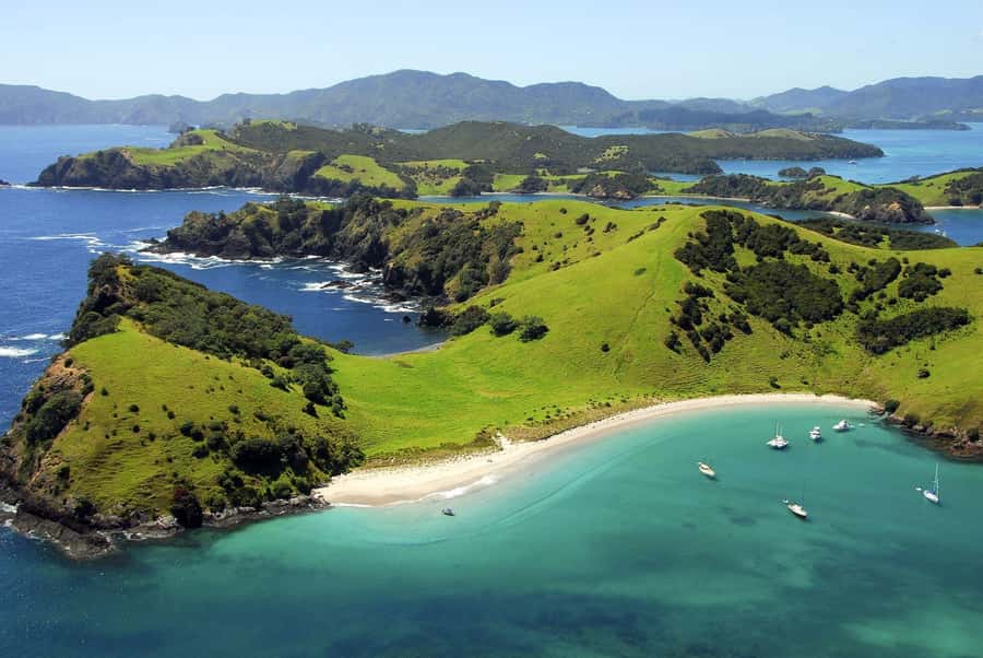 From Auckland: Full-Day Tour to the Bay of Islands - Paihia and the Bay of Islands by catamaran