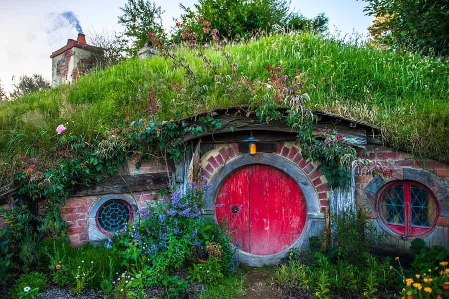 From Auckland: Hobbiton Movie Set Full-Day Small-Group Trip - A drink at The Green Dragon Inn