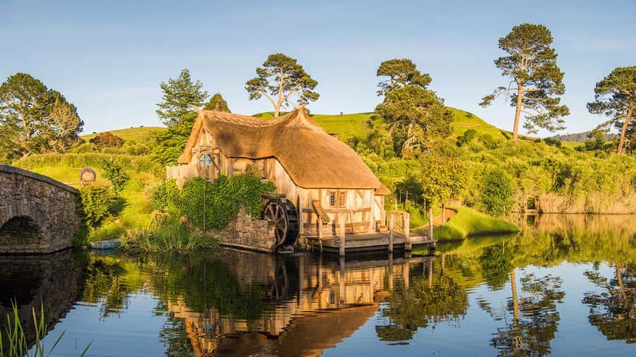 From Auckland: Hobbiton Movie Set Full-Day Trip - The official 12-acre Hobbiton walking tour