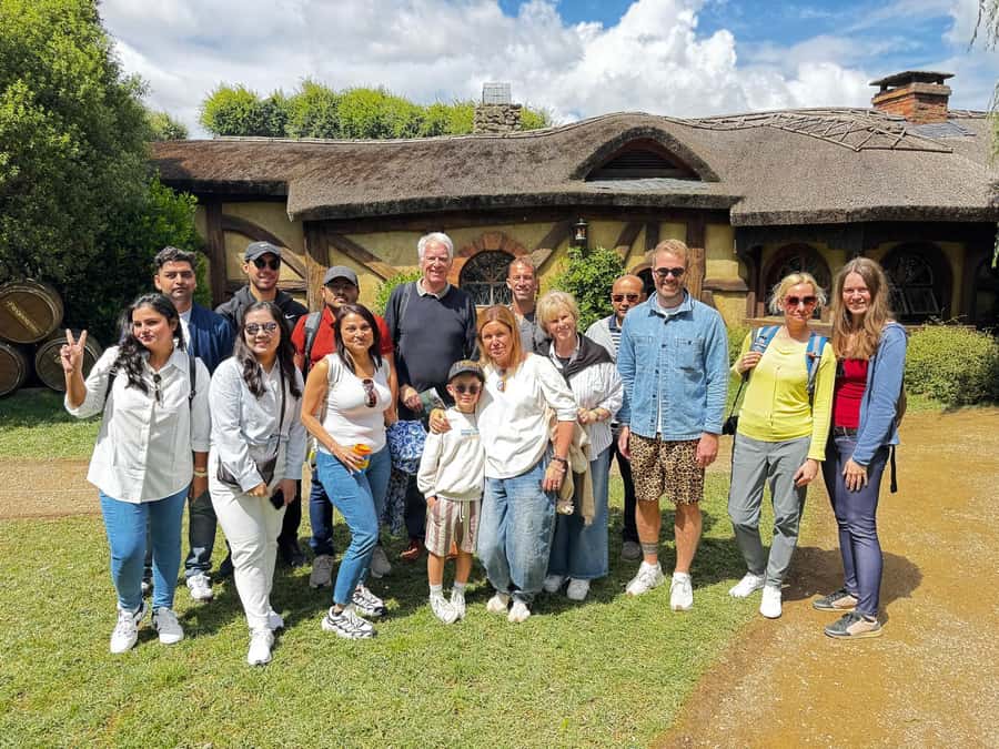 From Auckland: Hobbiton Movie Set Full-Day Trip - The Auckland pickup and the long ride south