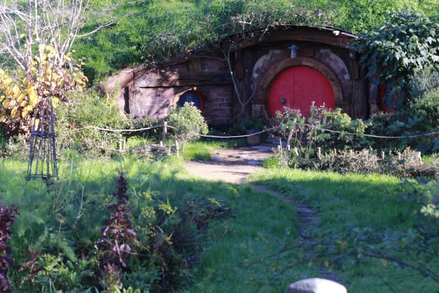 From Auckland: Hobbiton & Rotorua Tour with Lunch at Te Puia - What to pack for a changeable North Island day