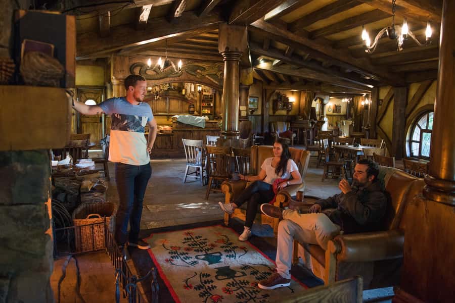 From Auckland: Hobbiton & Waitomo Caves Full-Day Trip - Why these two North Island sights work together