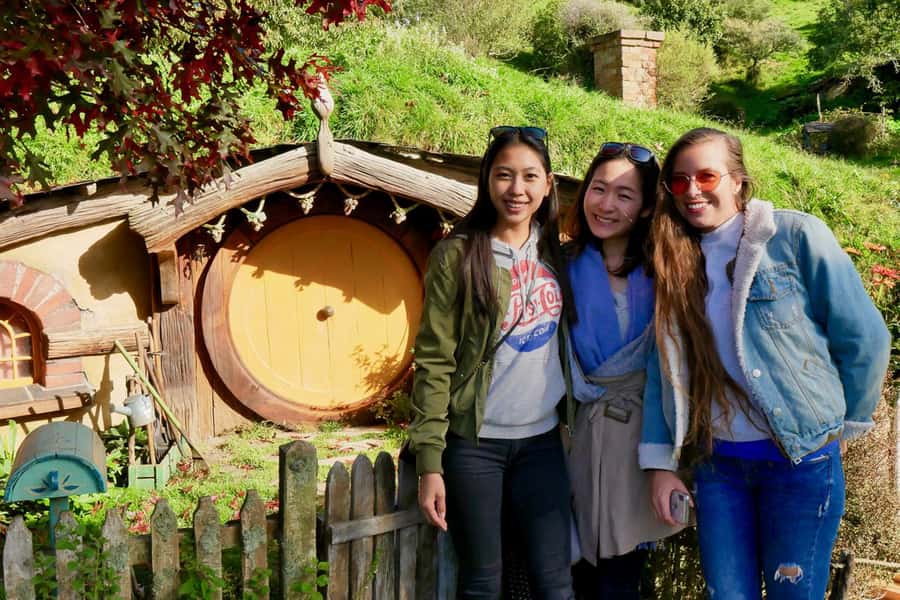 From Auckland: Hobbiton & Waitomo Caves Full-Day Trip - Walking through Hobbiton’s 1,250-acre farm