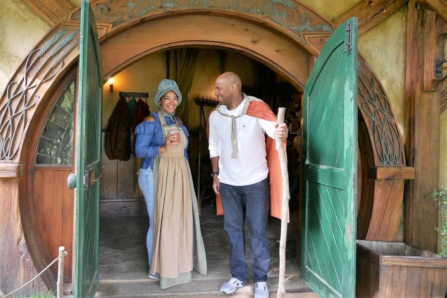 From Auckland: Hobbiton & Waitomo Caves Full-Day Trip - The return to Auckland and the value of the van