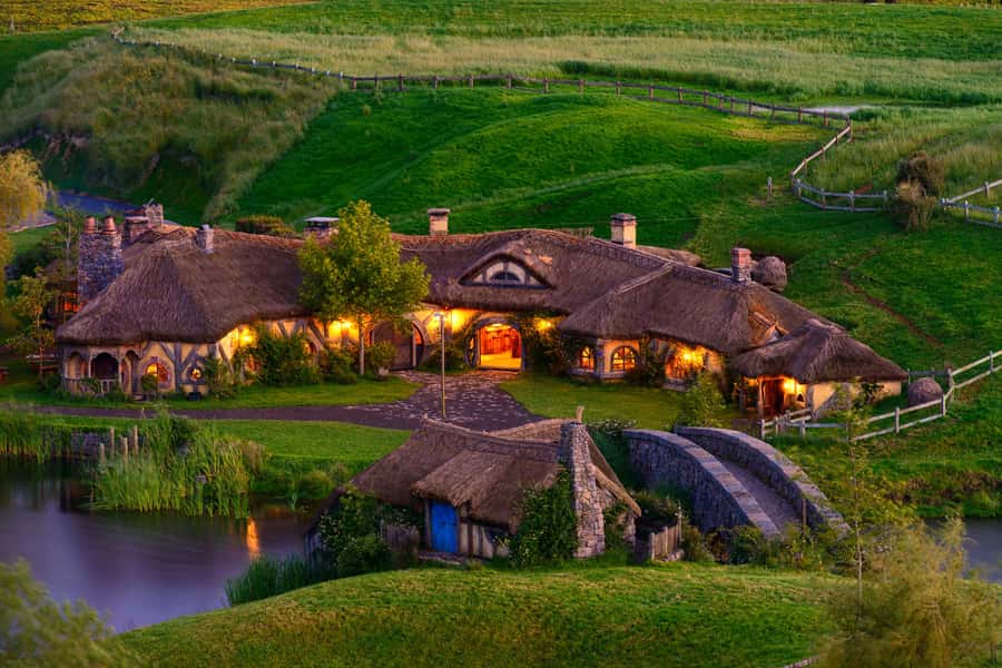 From Auckland: Hobbiton & Waitomo Caves Full-Day Trip - Practical tips for a smoother day