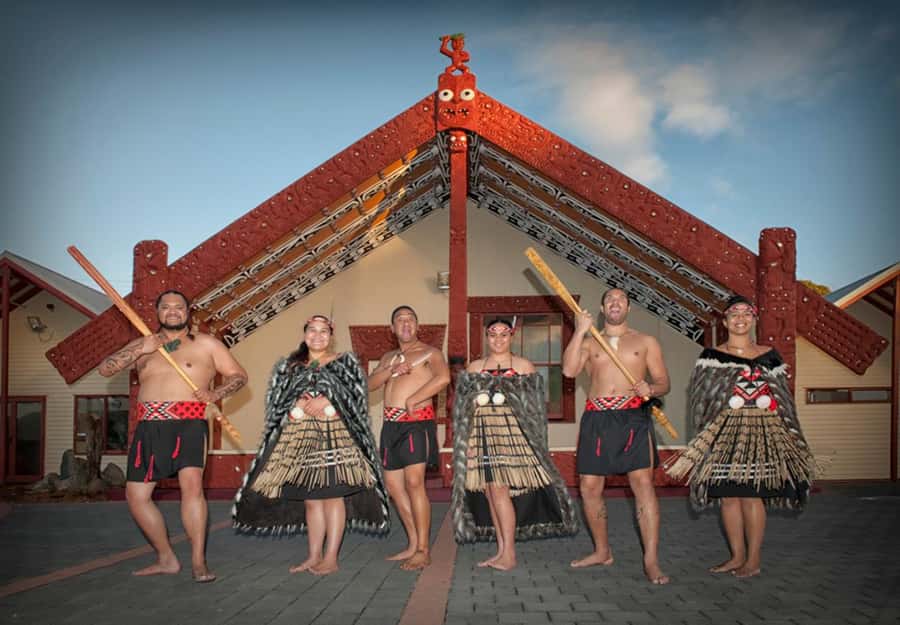 From Auckland: Rotorua Māori Village, Haka & Glowworm Caves - The road from Auckland to Rotorua
