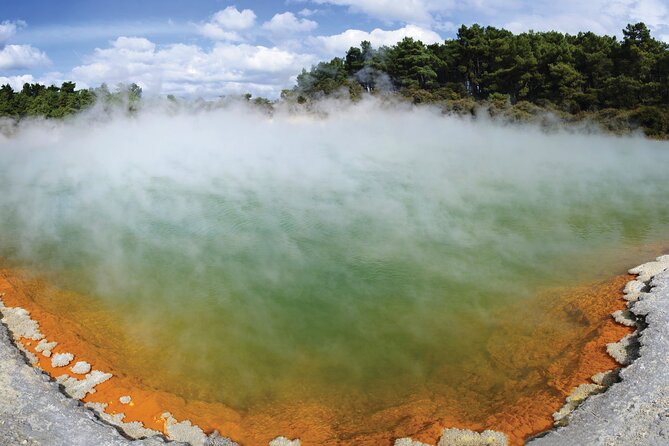 From Auckland to Rotorua Waiotapu and Activity Combinations - Walking through Wai-O-Tapu for 90 minutes
