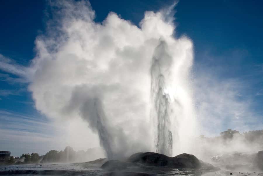 From Auckland: Two-Day Hobbiton, Rotorua, Waitomo Caves Tour - Why This Two-Day Route Works