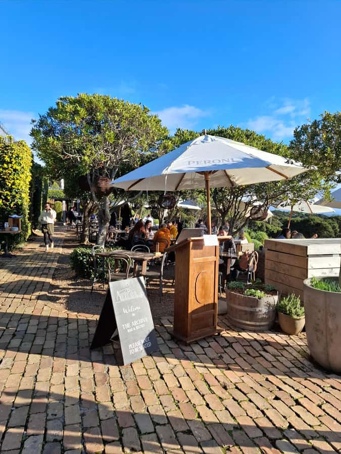 From Auckland: Waiheke Island Sip & Savour Tour with Lunch - Oneroa Village gives you a quick island introduction