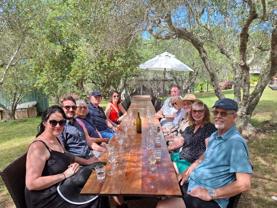 From Auckland: Waiheke Island Sip & Savour Tour with Lunch - Timing, group size and the return ferry