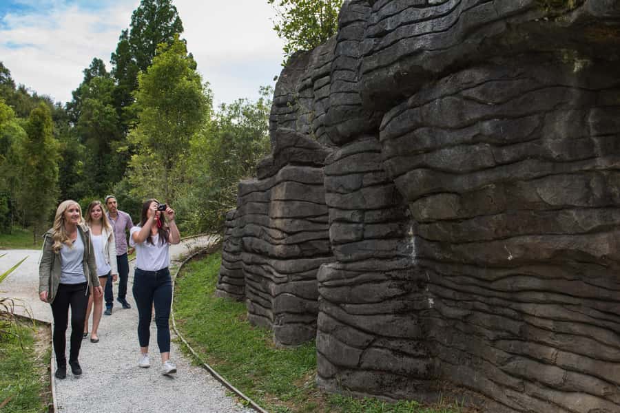 From Auckland: Waitomo Glowworm and Ruakuri Caves Day Tour - Ruakuri Cave Shows a Different Side of Waitomo