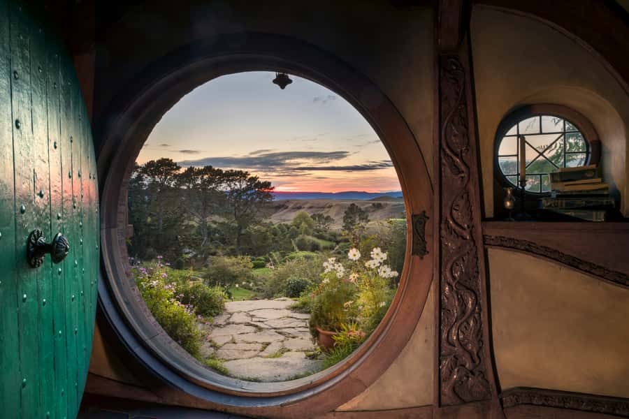 From Auckland: Waitomo & Hobbiton Bus Tour with Lunch - Hobbiton: where the Shire becomes real