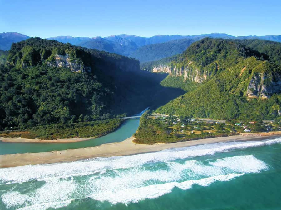From Greymouth: Punakaiki Blowholes & Pancake Rocks Tour - Using the interpretation panels