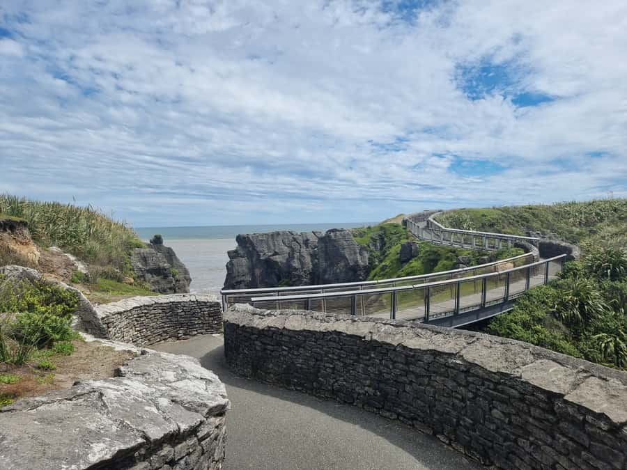From Greymouth: Punakaiki Blowholes & Pancake Rocks Tour - Walking the Truman Track to the sea