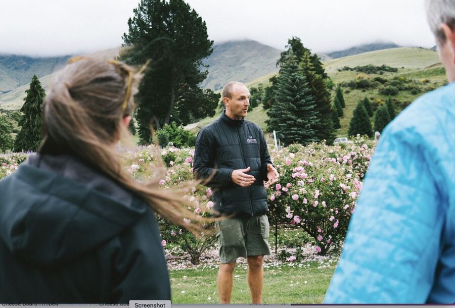 From Queenstown: Guided Gin Tour with Tastings - Local botanicals and Central Otago character