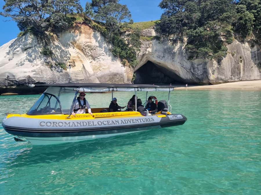 From Tairua: 2 Hour Cathedral Cove Tour with Local Guide - Why a Tairua boat trip makes sense