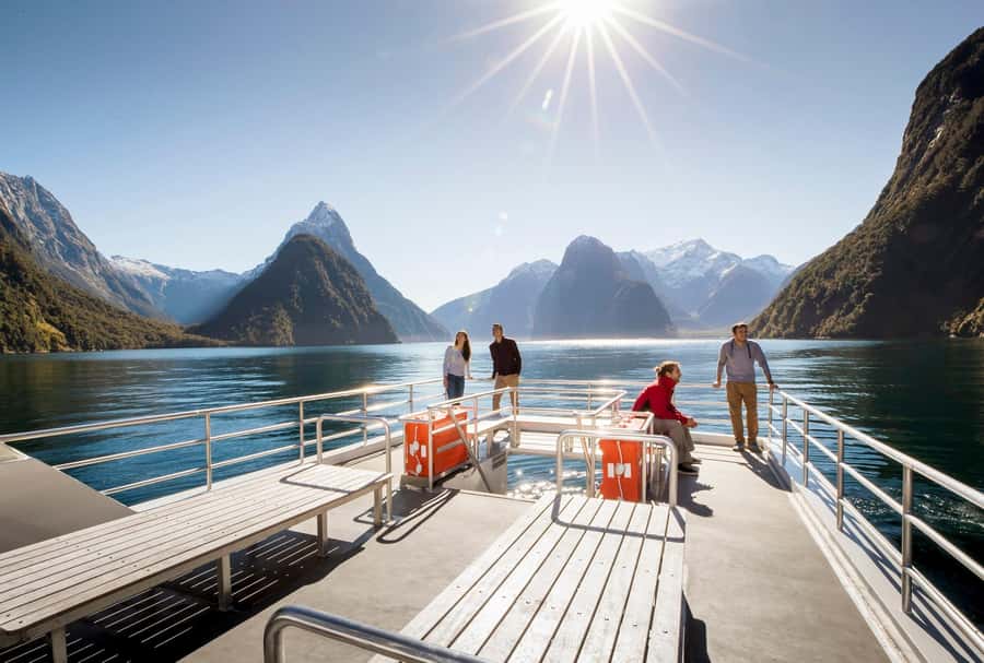 From Te Anau: Milford Sound Premium Bus Tour and Cruise - Lunch choices and onboard costs