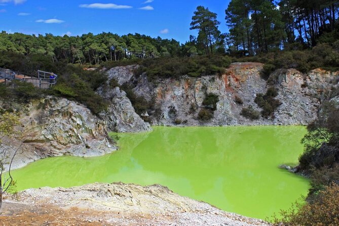 FULL DAY ROTORUA TOUR - Fully Customisable 13 hours Unlimited KMS - Māori culture in Rotorua, with two distinct choices
