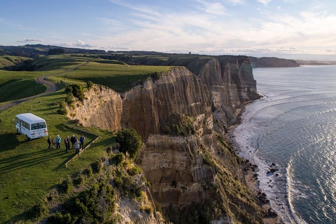 Gannet Safaris Overland tour to Cape Kidnappers Gannet Colony - Crossing Cape Kidnappers Station